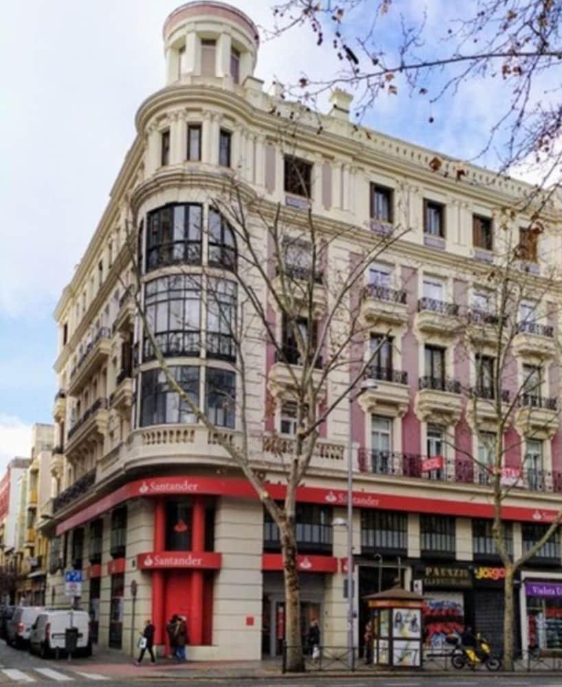 Hostal Abitum Madrid Buitenkant foto