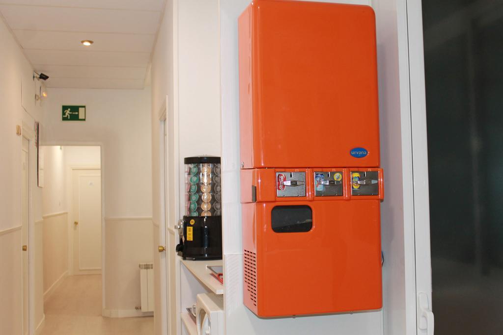 Hostal Abitum Madrid Buitenkant foto