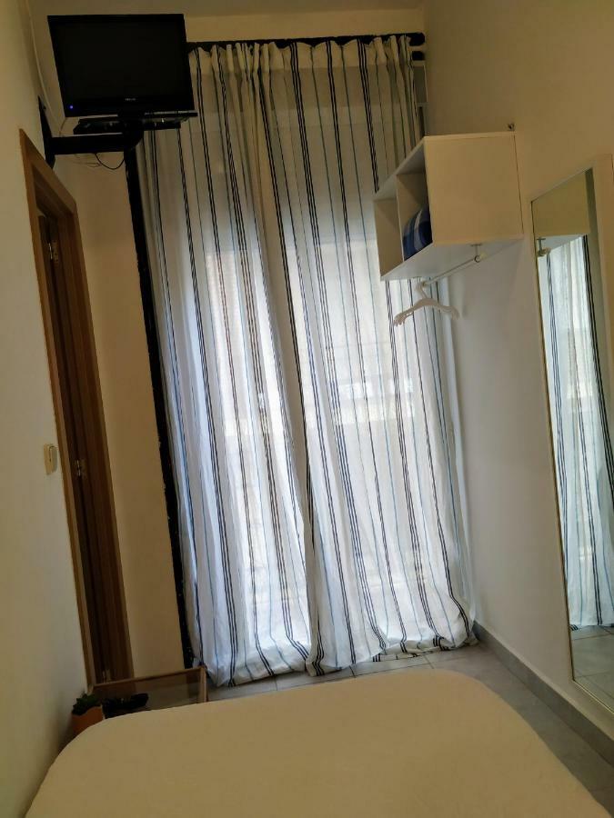 Hostal Abitum Madrid Buitenkant foto