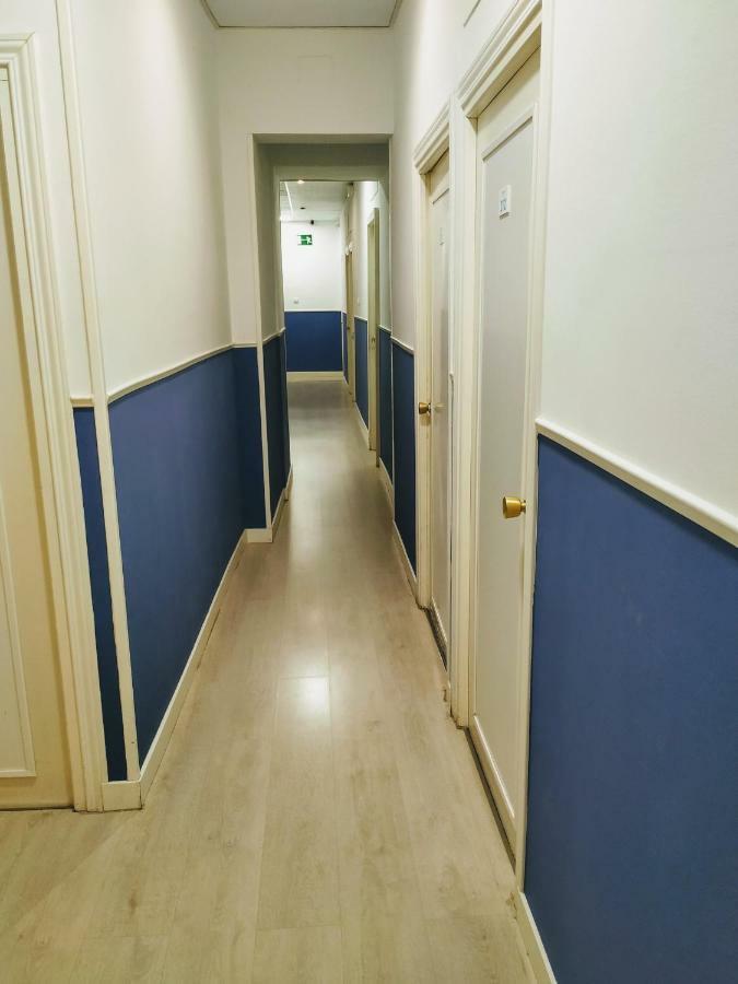 Hostal Abitum Madrid Buitenkant foto